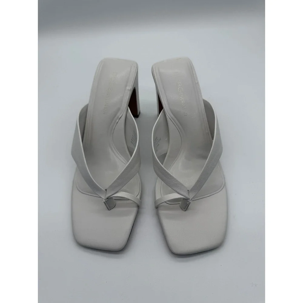 BCBGeneration Flian White Leather Thong Block Heel Sandals Cloud Dancer‎ 6.5M